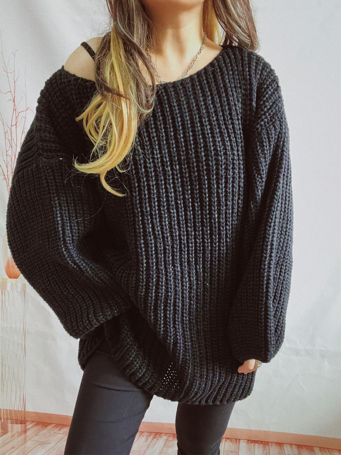 Regina | Long-sleeved sweater with a boat neck and belt