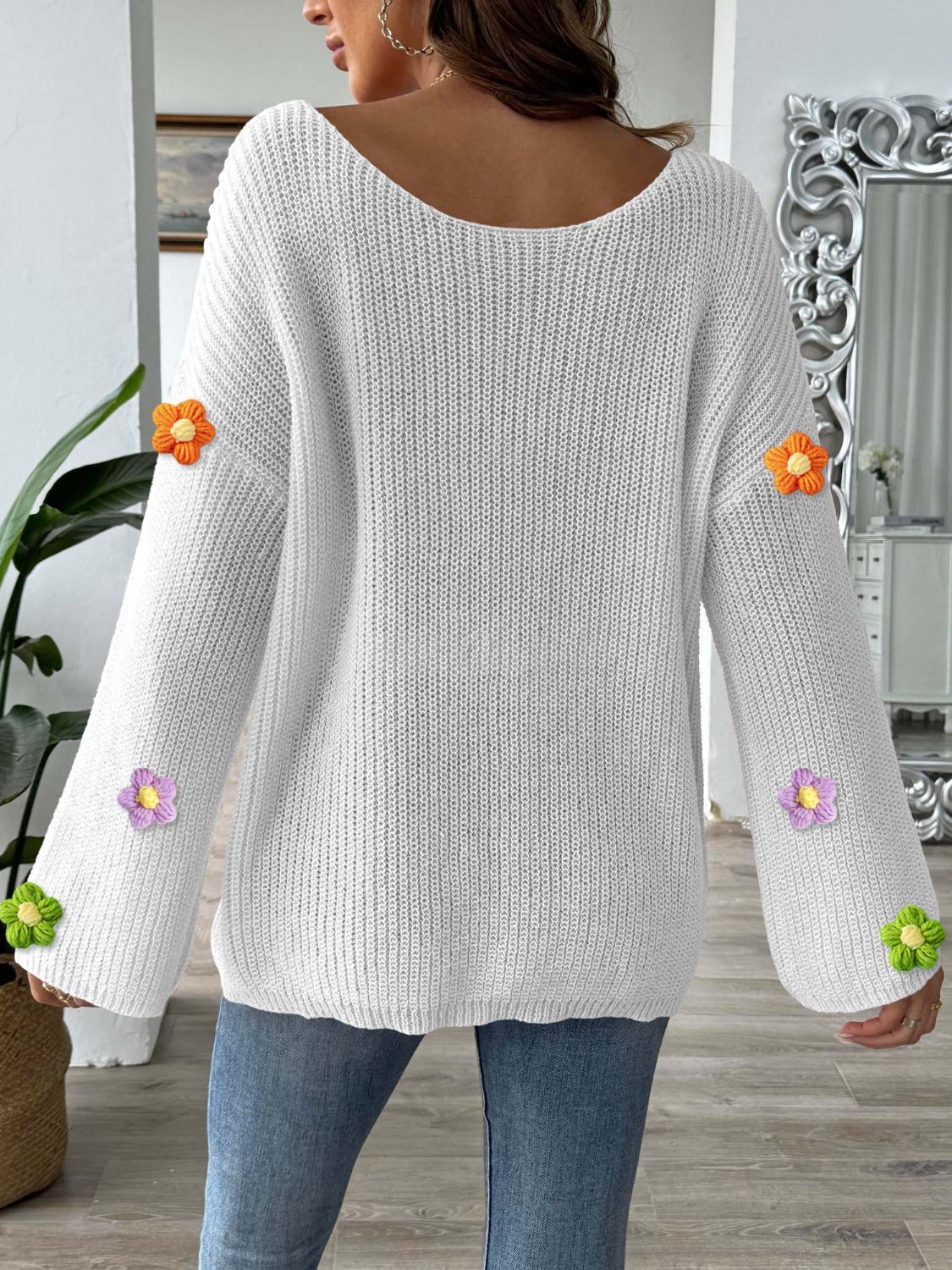 Gabriela | Long-sleeved sweater with a floral crew neck