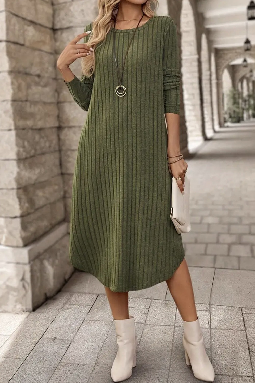 Helena | Long sleeve dress with a ribbed, curved hem and crew neck