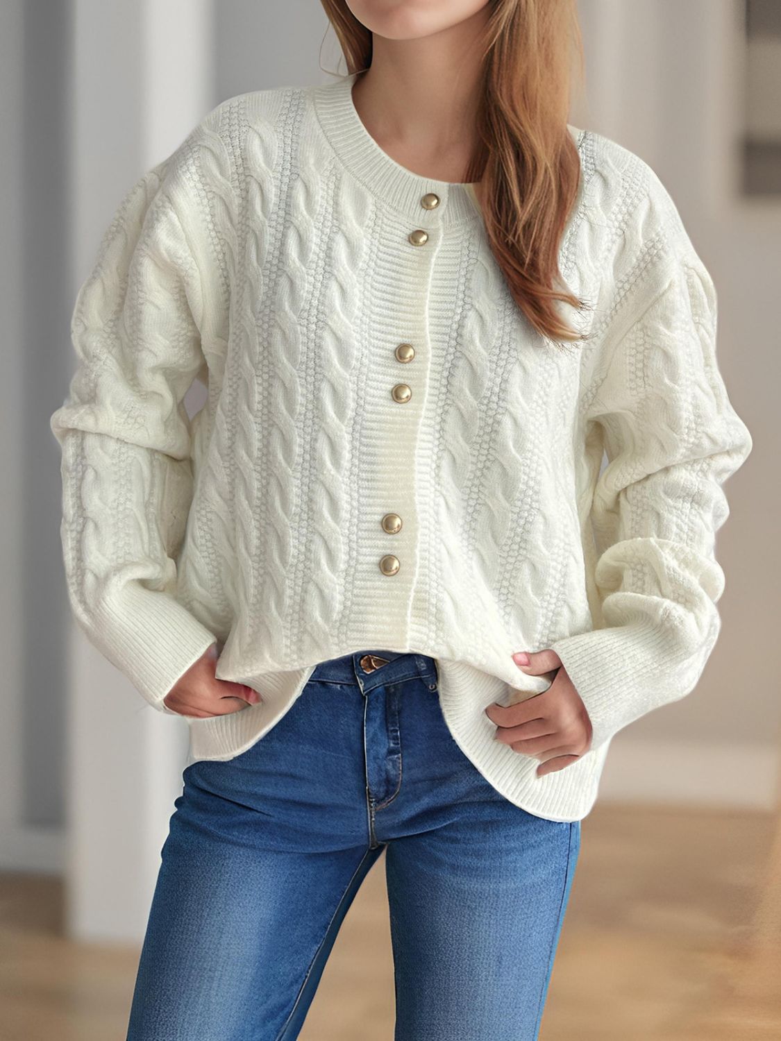 Cristina | Cable knit cardigan with a crew neck and long sleeves