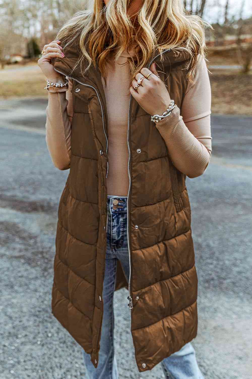 Hortensia | Long, sleeveless, padded hooded coat
