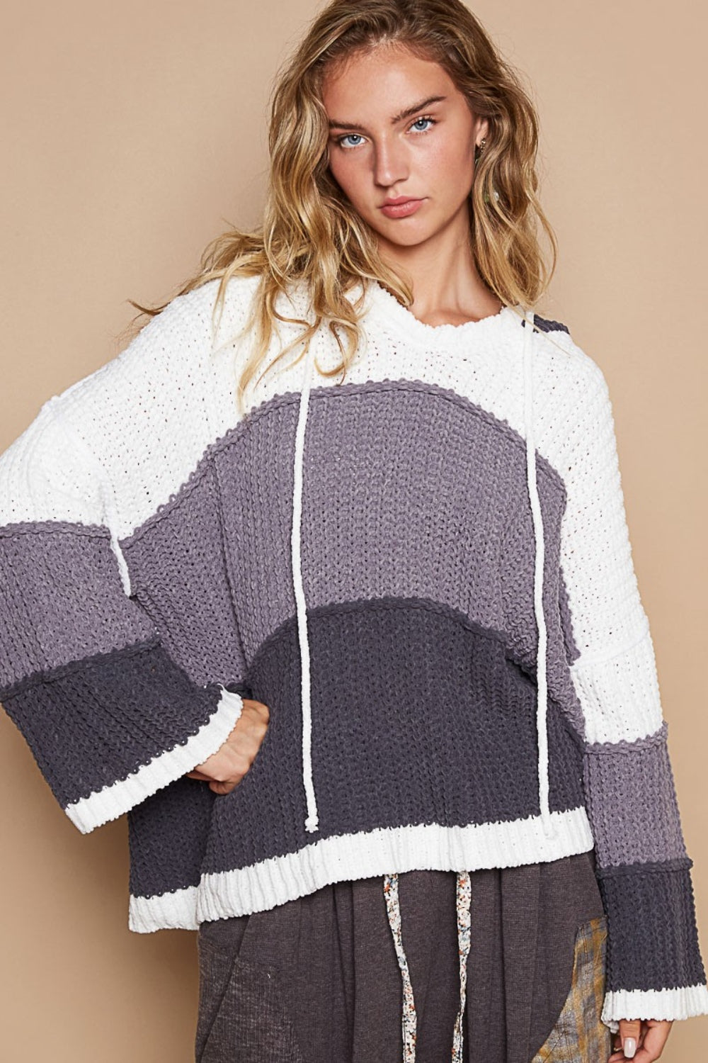 Gabriella | Long sleeve hoodie with a color block design