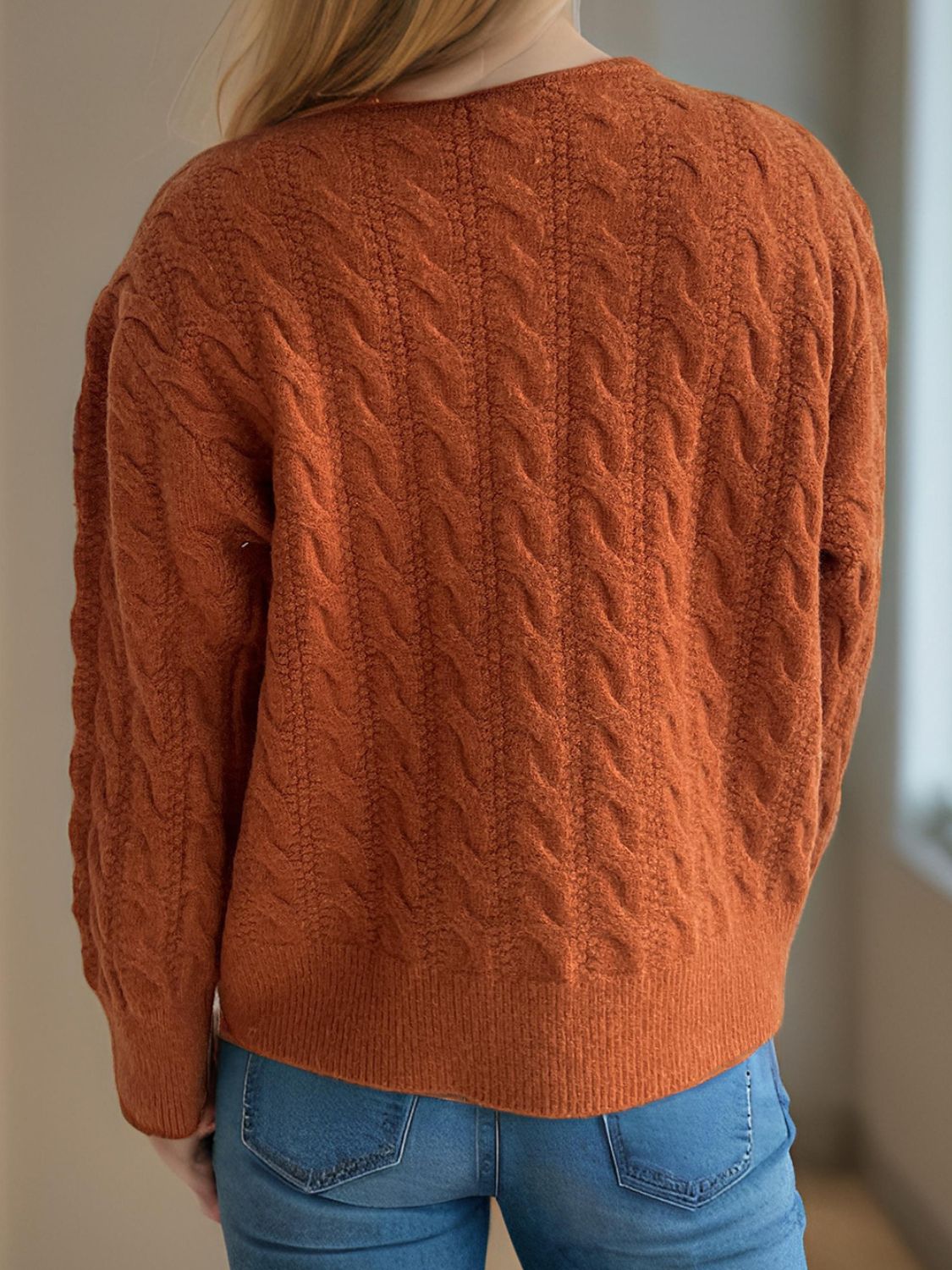 Cristina | Cable knit cardigan with a crew neck and long sleeves