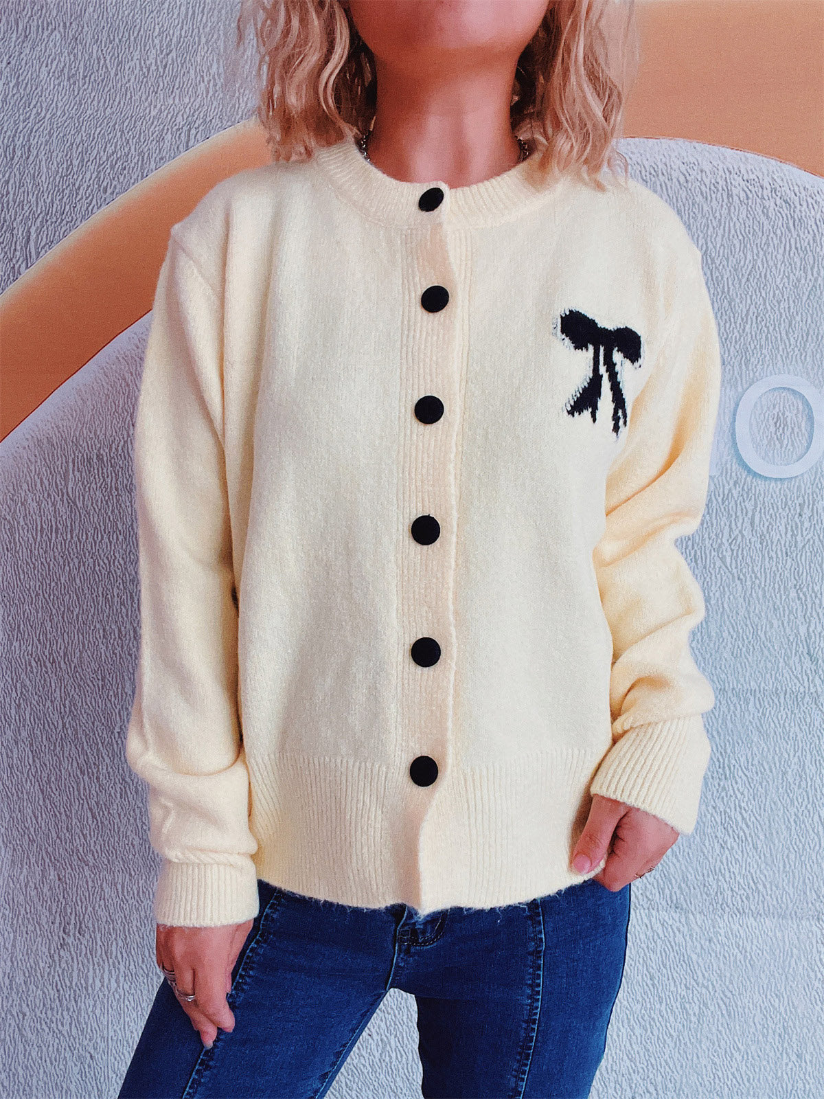 Beate | Long-sleeved cardigan with bow and round neckline and buttons