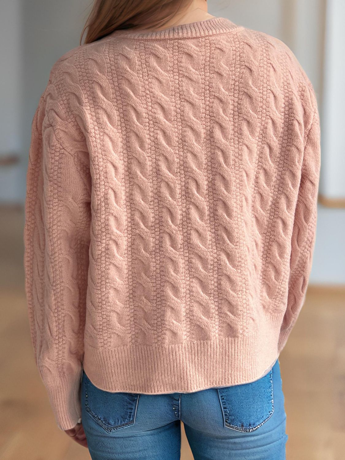 Cristina | Cable knit cardigan with a crew neck and long sleeves