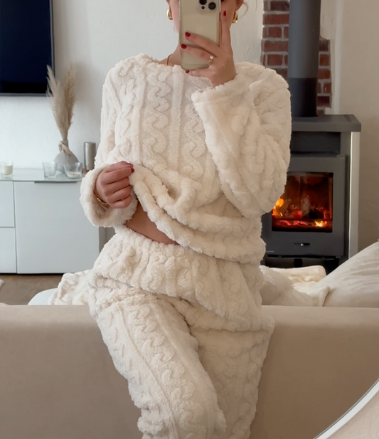 Angelica | The cozy street in winter