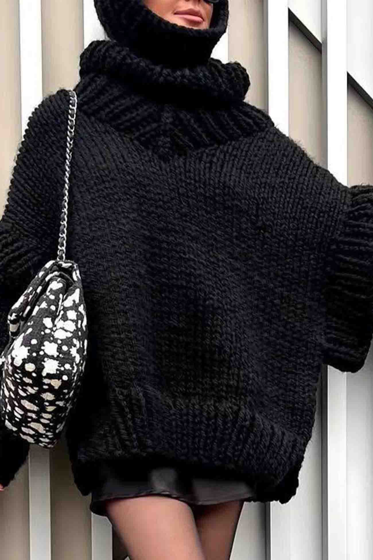 Carina | Solid color sweater with long sleeves and a cowl neckline