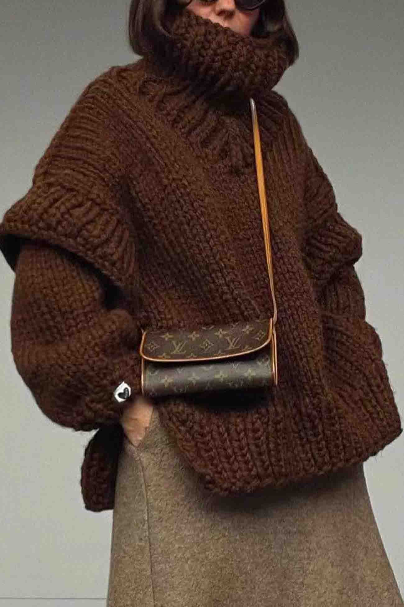 Carina | Solid color sweater with long sleeves and a cowl neckline