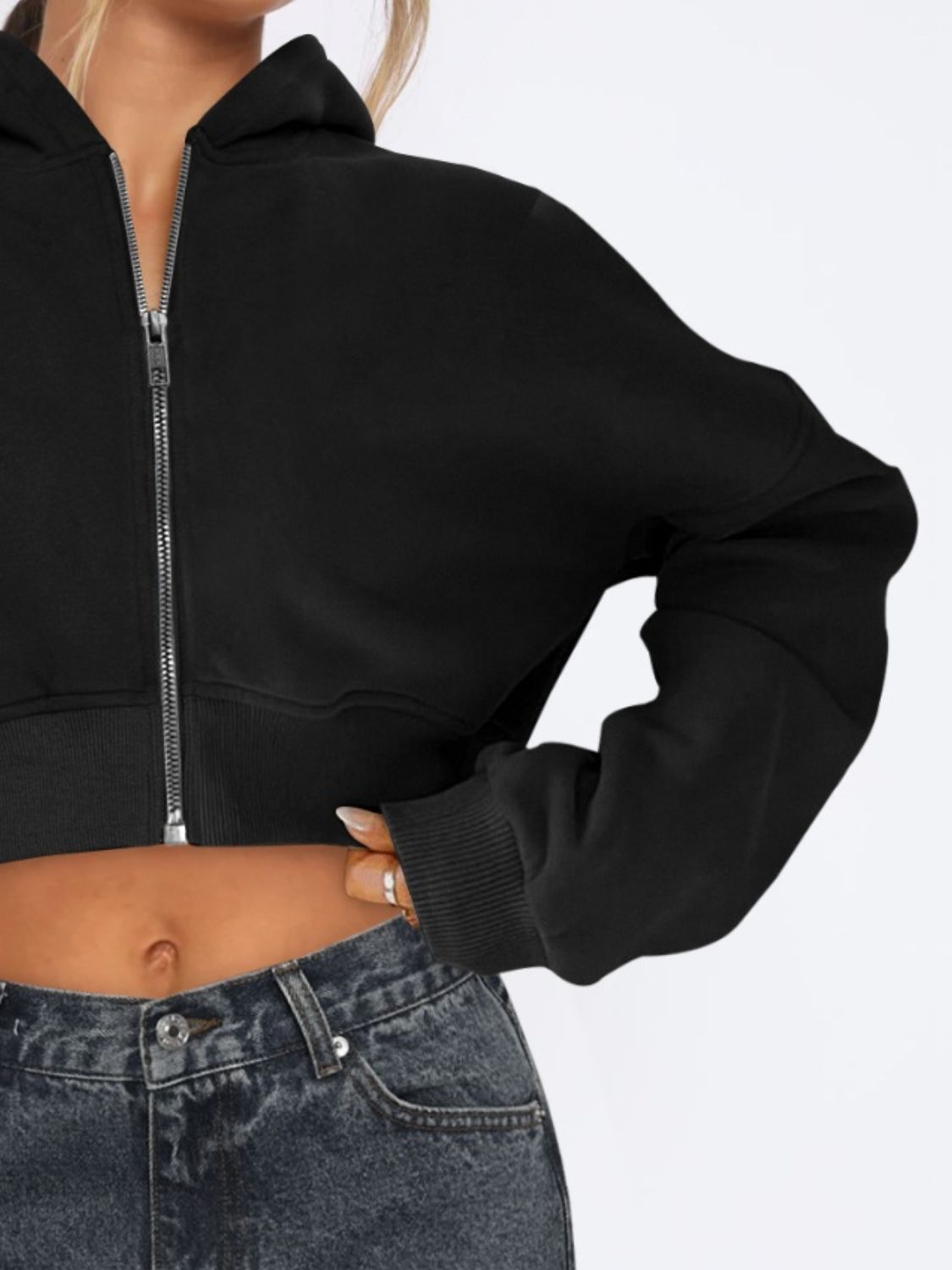 Evelyn | Cropped, long-sleeved jacket with hood and zip