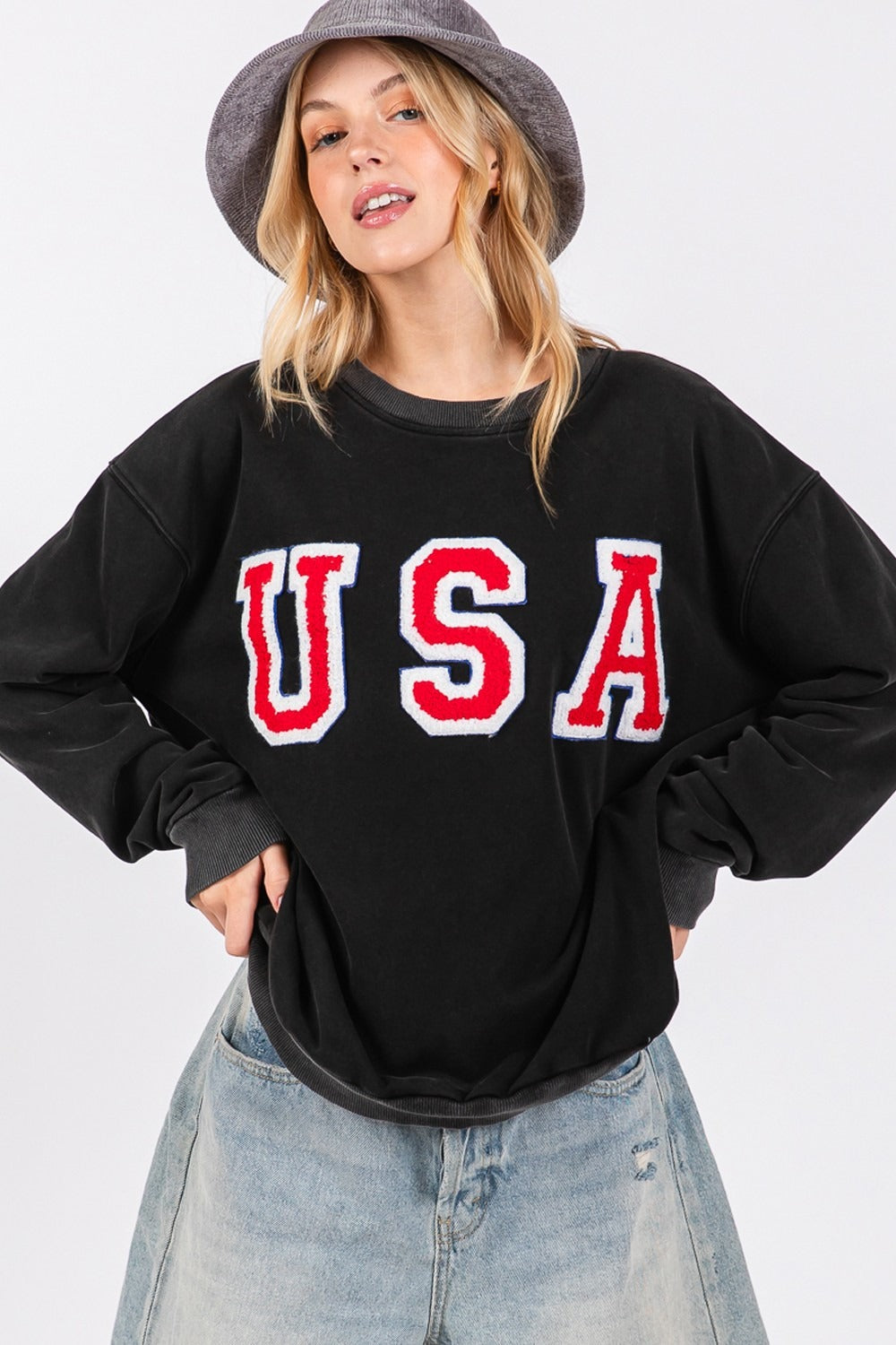 Begoña | SAGE + FIG crew neck sweatshirt with USA letter patch
