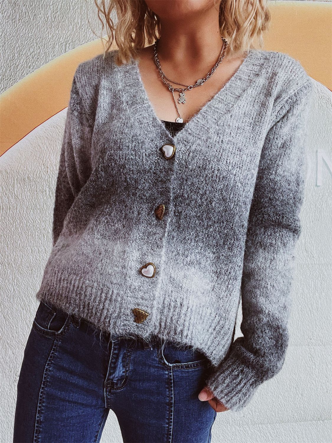 Estela | V-neck cardigan with gradient heart-shaped buttons