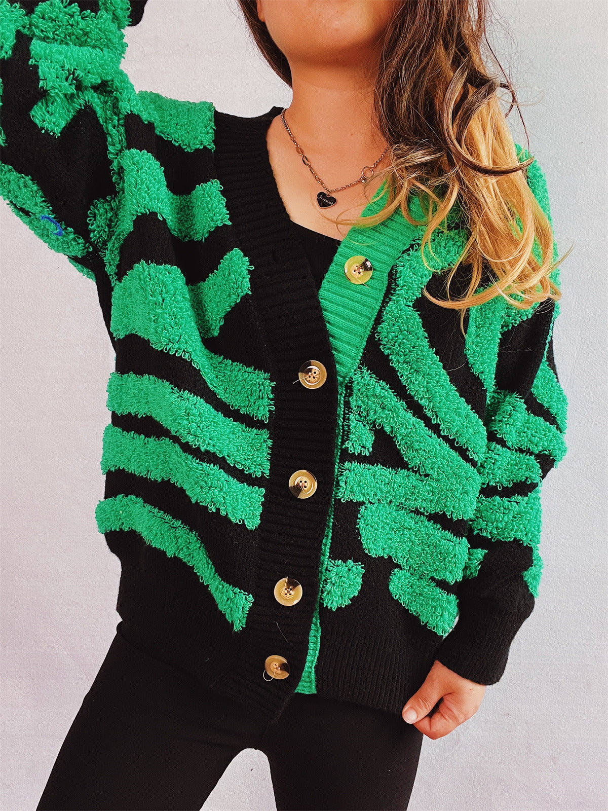 Lea | Contrast color long sleeve cardigan with buttons