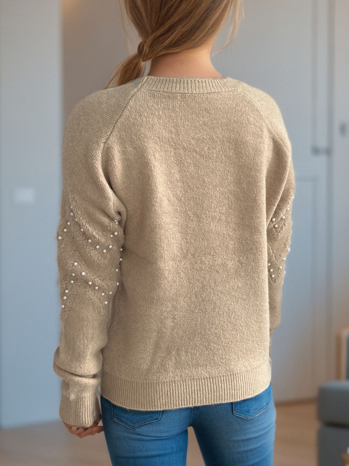 Concepcion | Round neck sweater with raglan sleeves and pearl trim