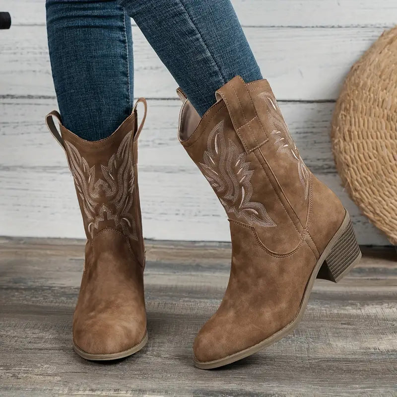 Claudia | Retro ankle boots with a chunky heel