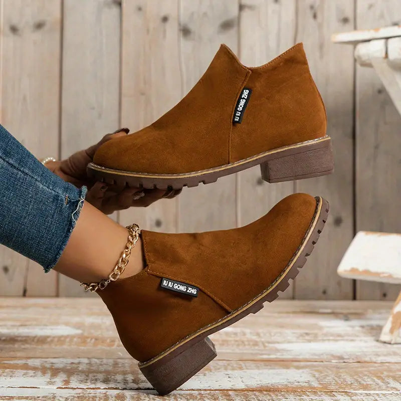 Reyes | Versatile flat bottom leather boot