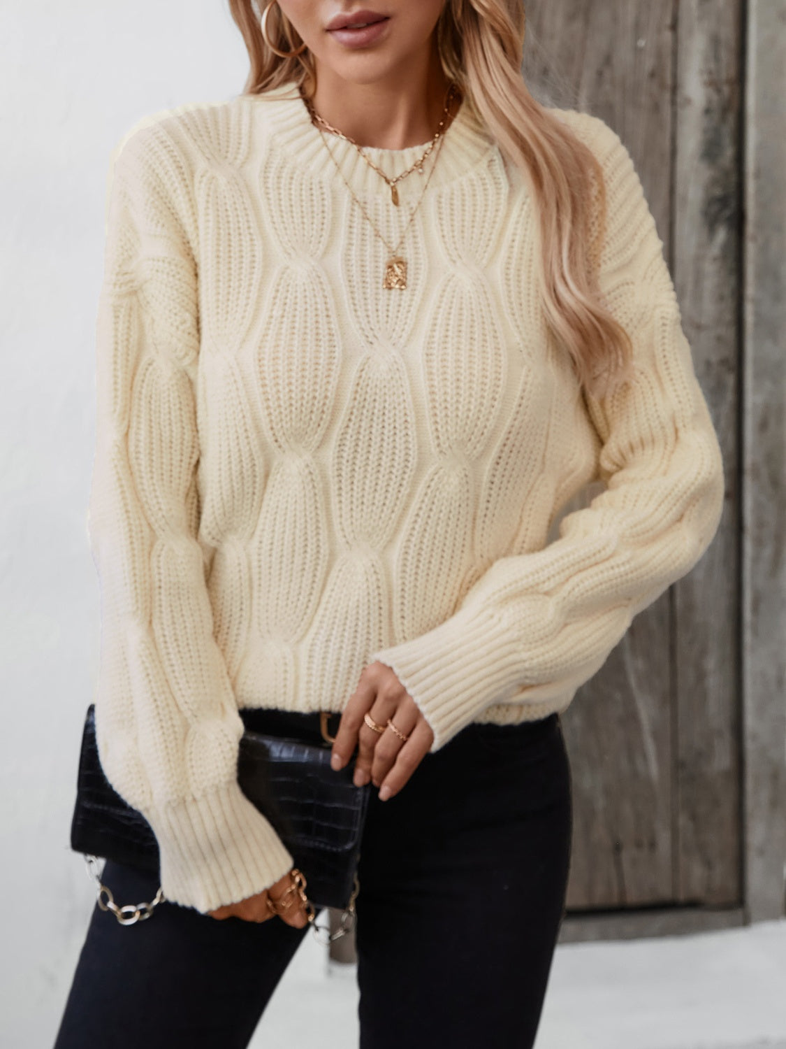 Delfina | Round neck sweater with low shoulders