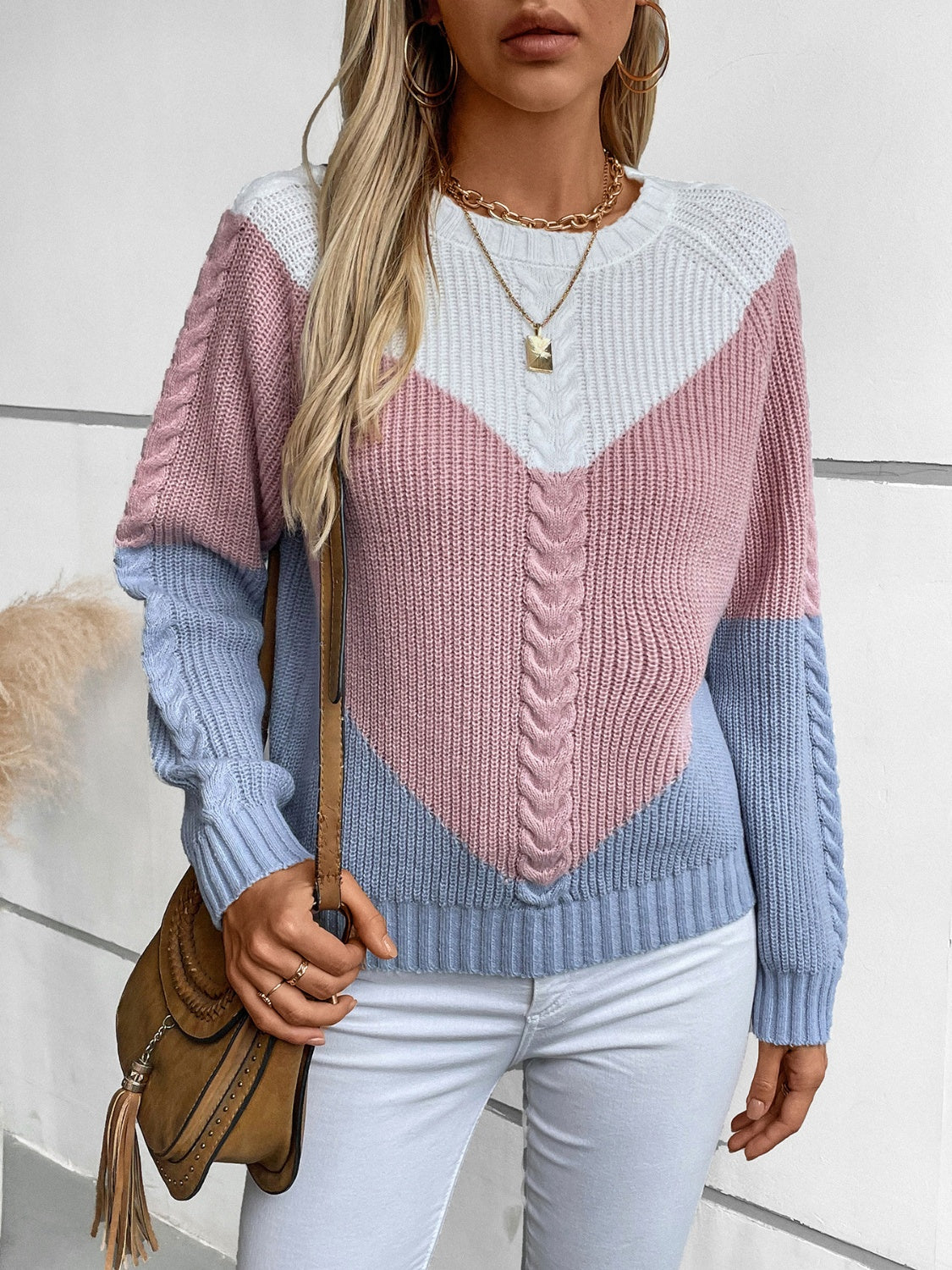Nora | Color block sweater with a crew neck and long sleeves