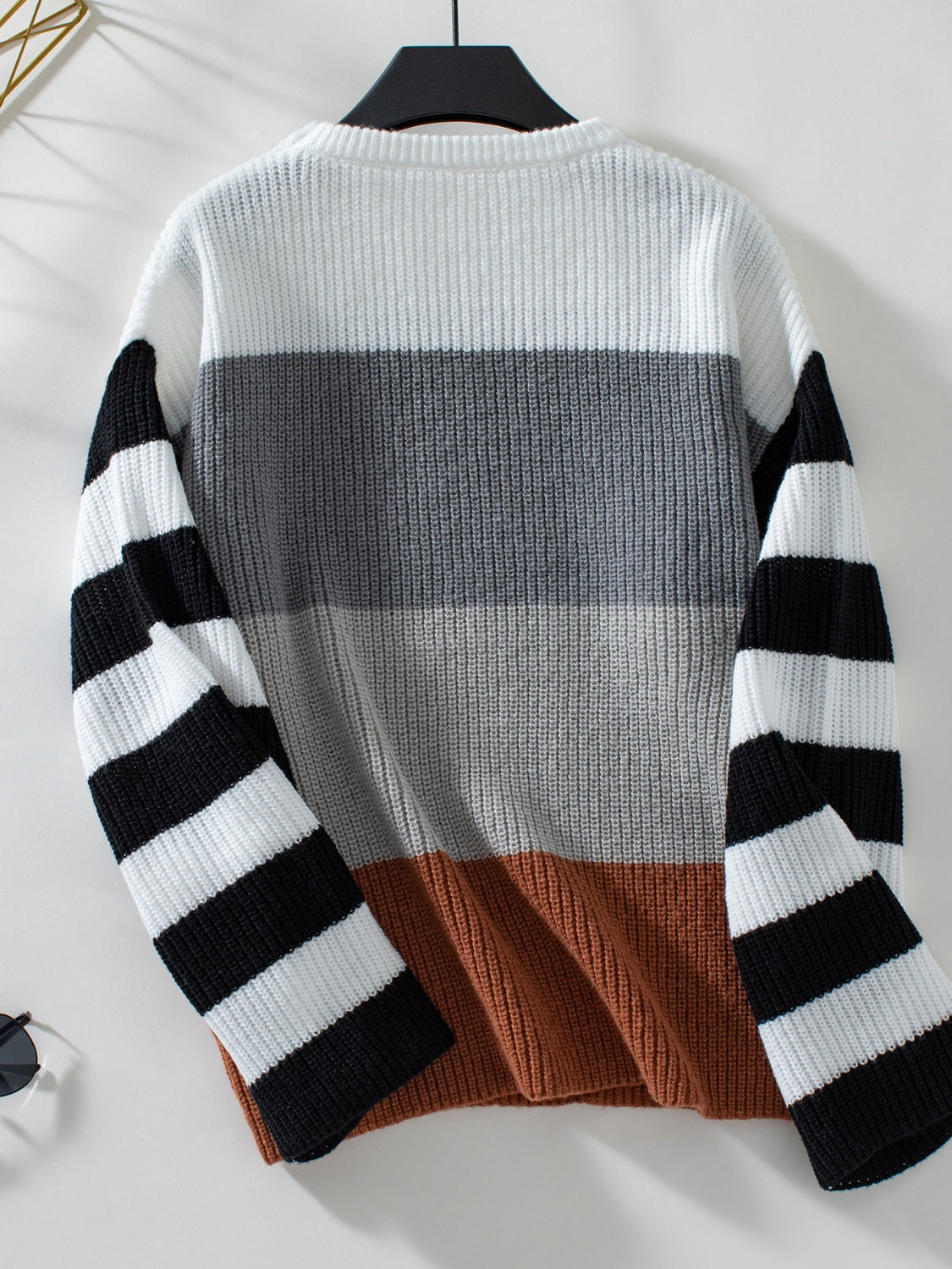 Isadora | Color block sweater with a crew neck and long sleeves