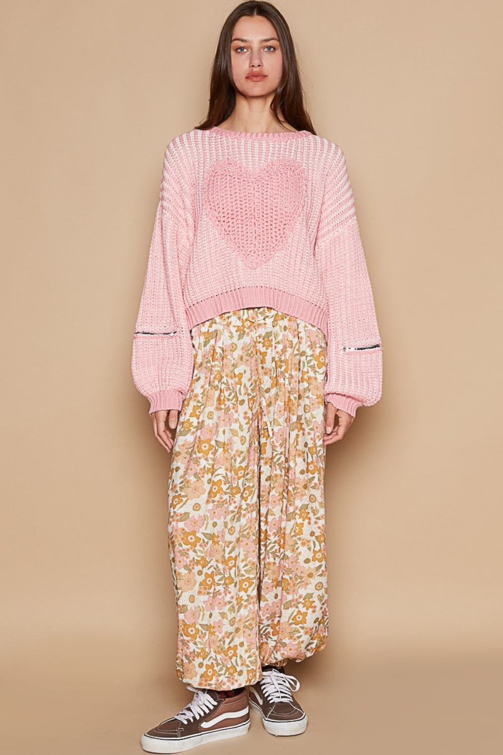Simone | Round neck sweater with heart patch and zip and pointed sleeves