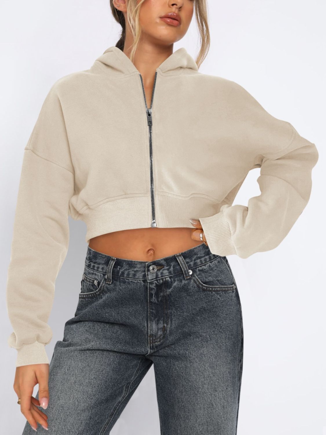 Evelyn | Cropped, long-sleeved jacket with hood and zip