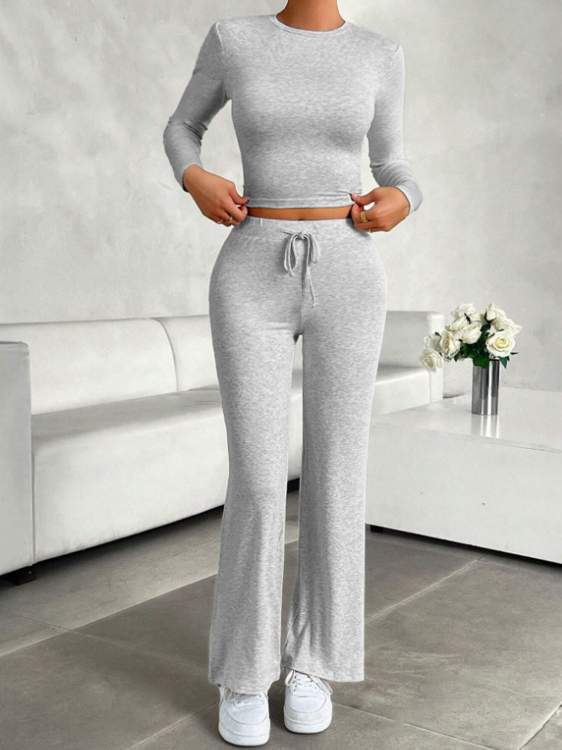 Melisa | Set consisting of a long-sleeved crew neck top and drawstring trousers