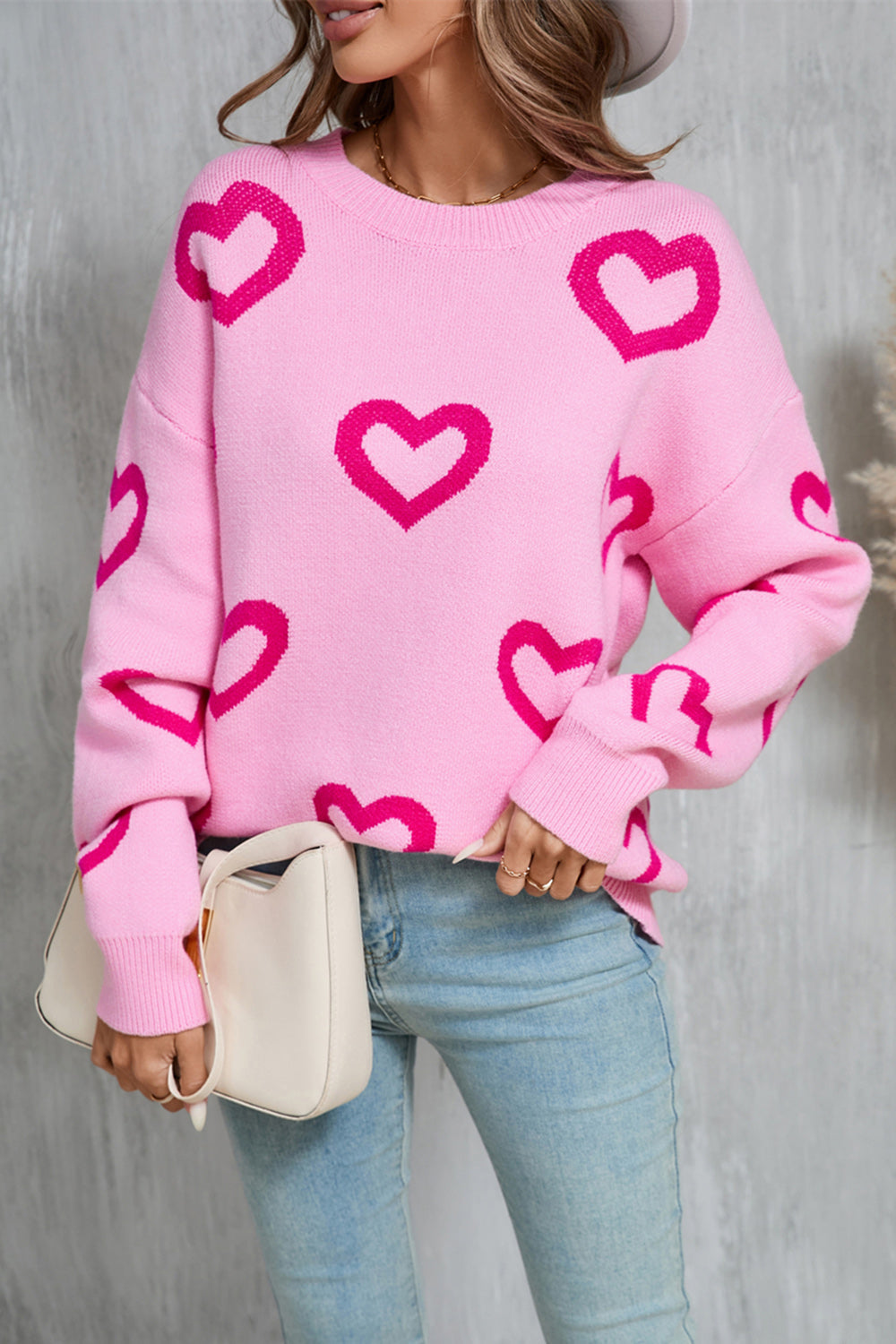 Estrella | Heart-shaped, long-sleeved sweater with a crew neck and dropped shoulders