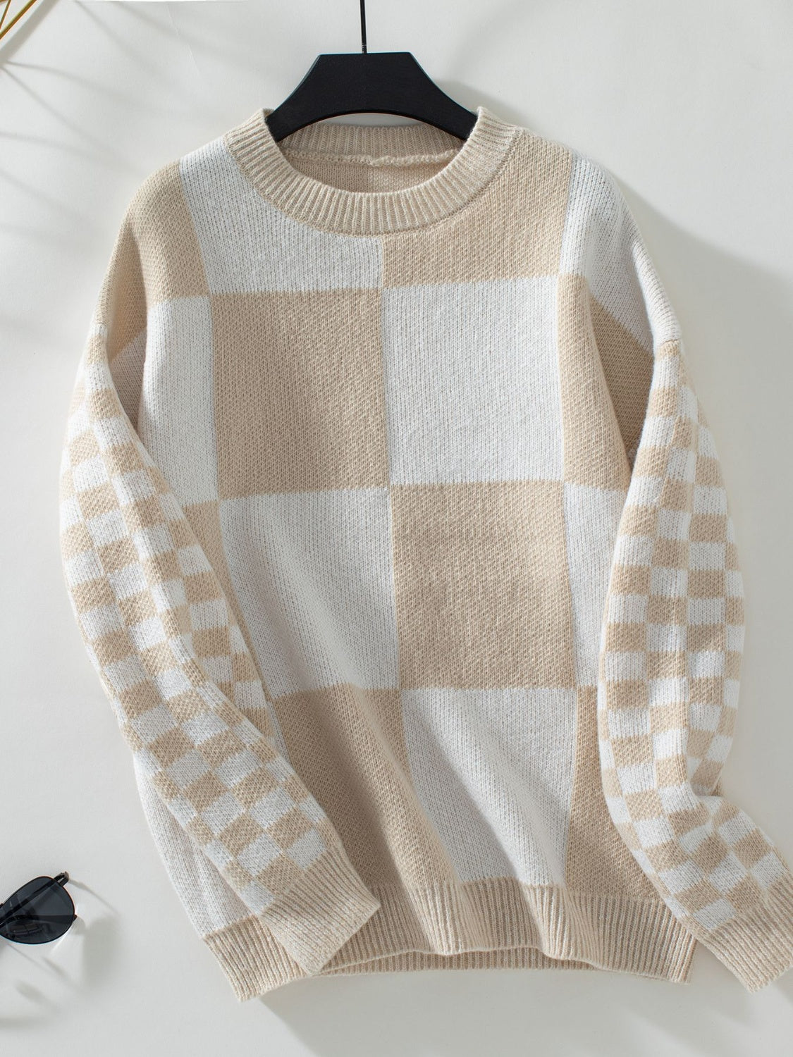 Romy | Color block sweater with a crew neck and long sleeves