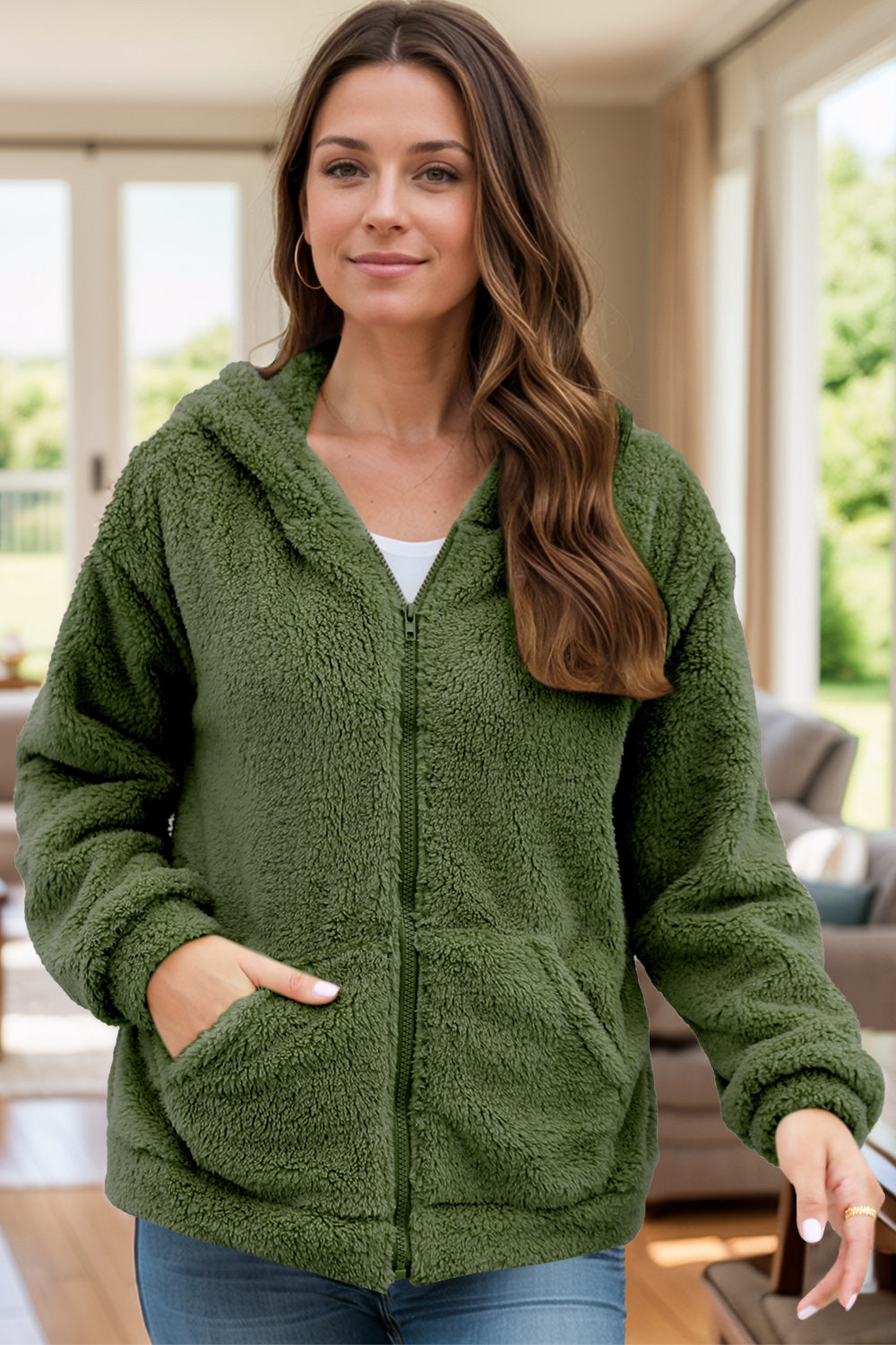 Elvira | Long sleeve outerwear with a fluffy hood and zip fastening