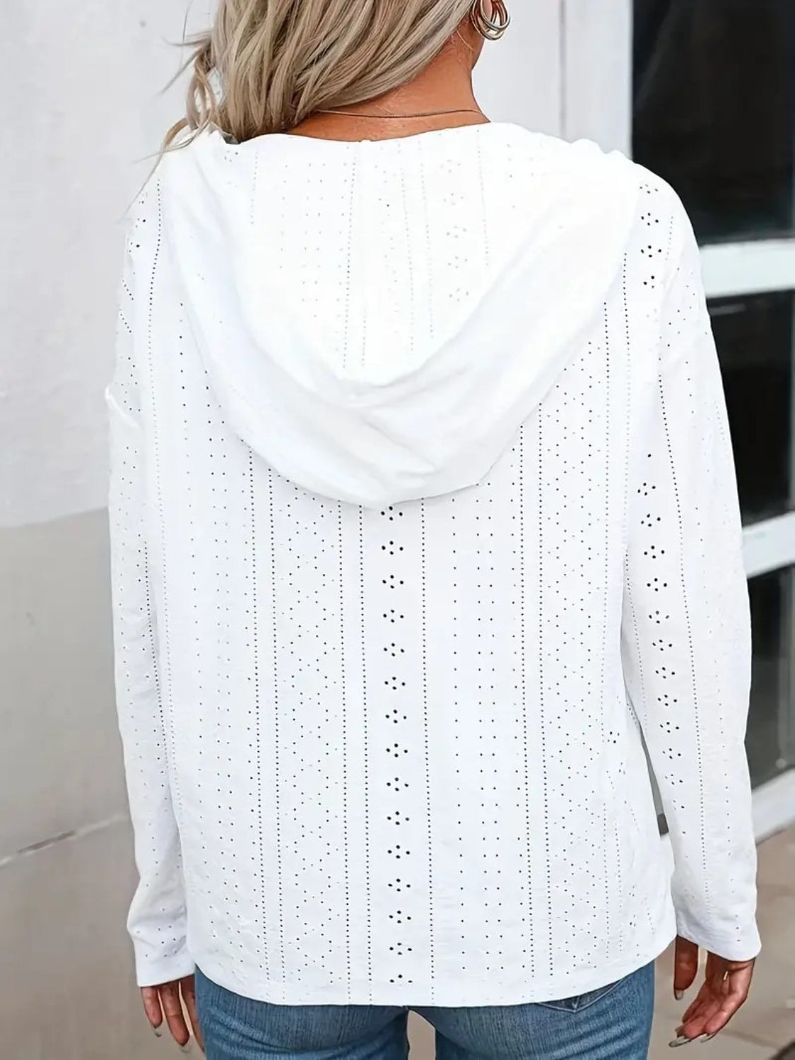 Nicole | Long sleeve hoodie with drawstring and eyelets