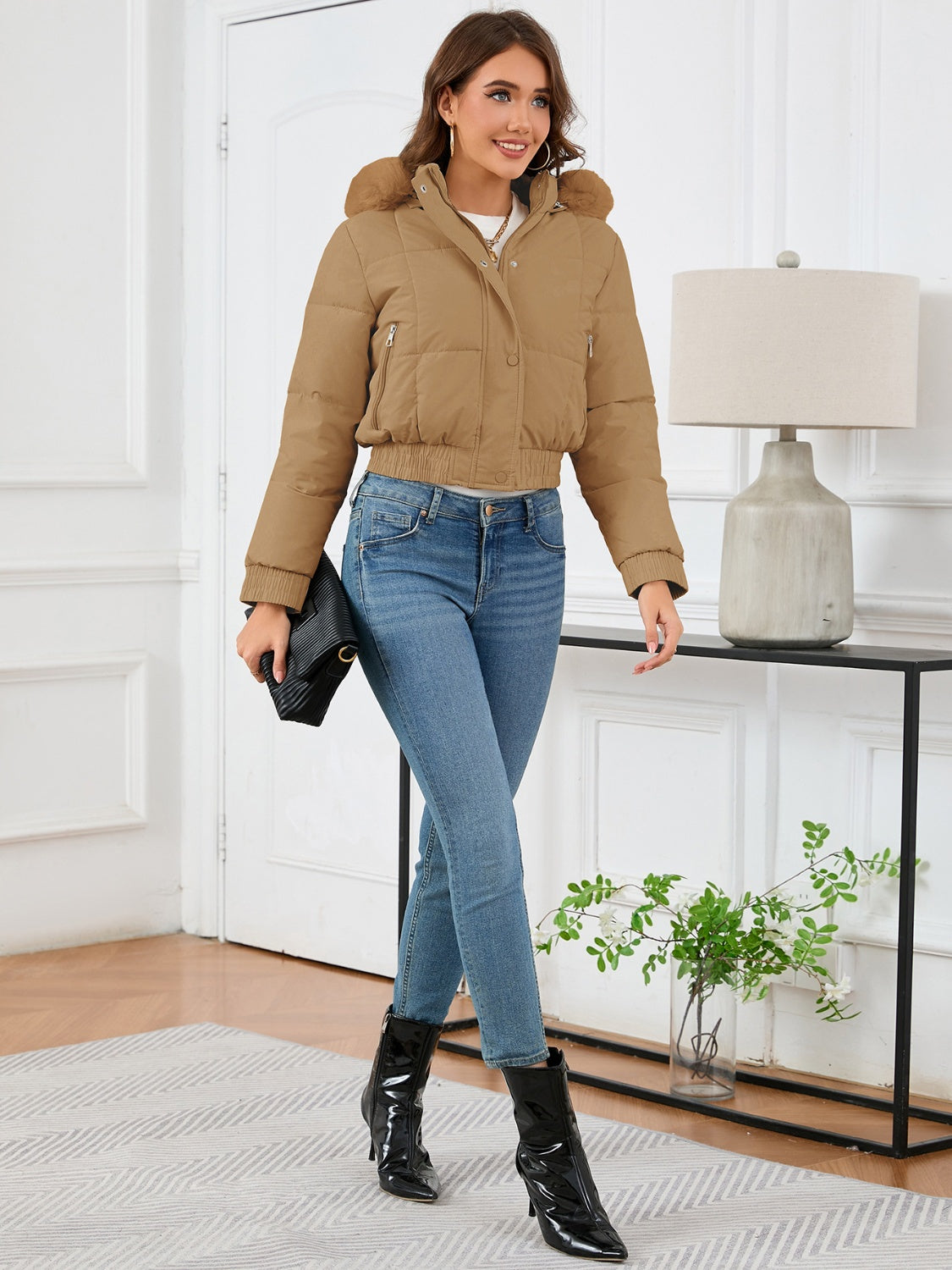 Eleonora | Long-sleeved, cropped winter coat with hood and pockets