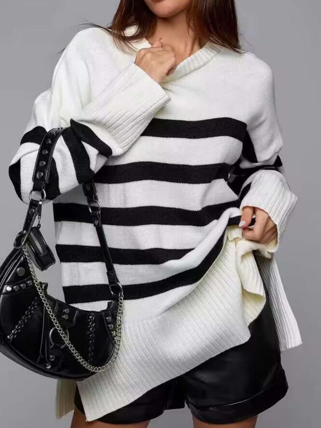 Lidia | Striped slit sweater with a crew neck