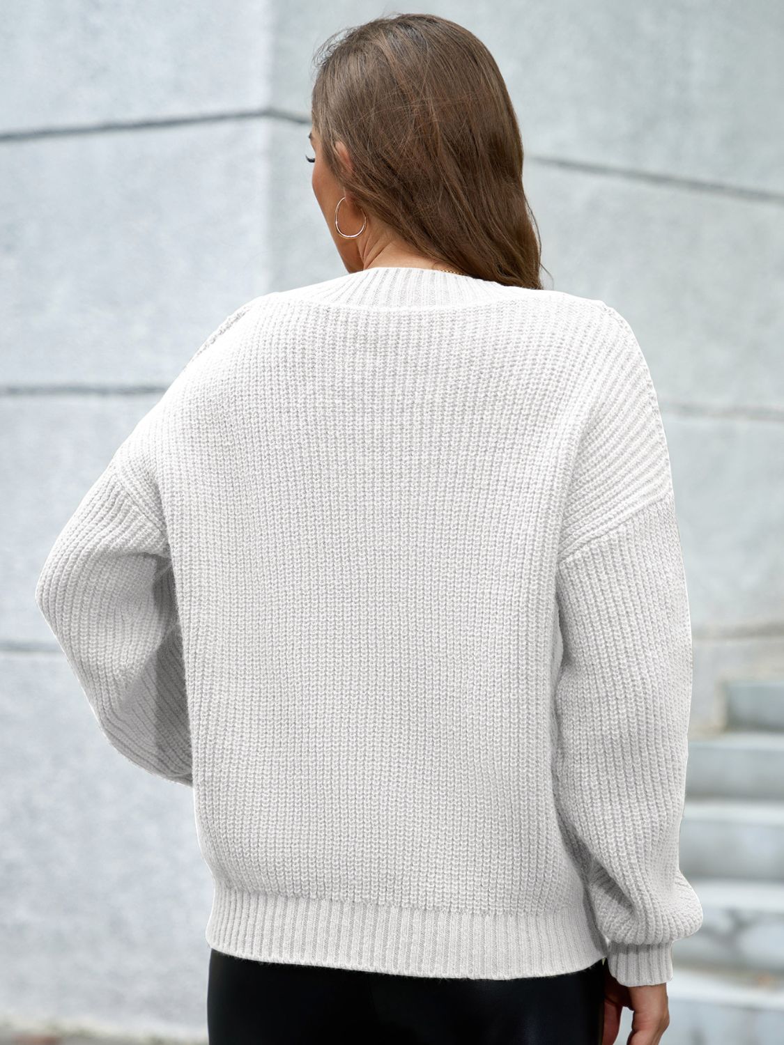 Gisela | Long-sleeved sweater with a V-neck and dropped shoulders