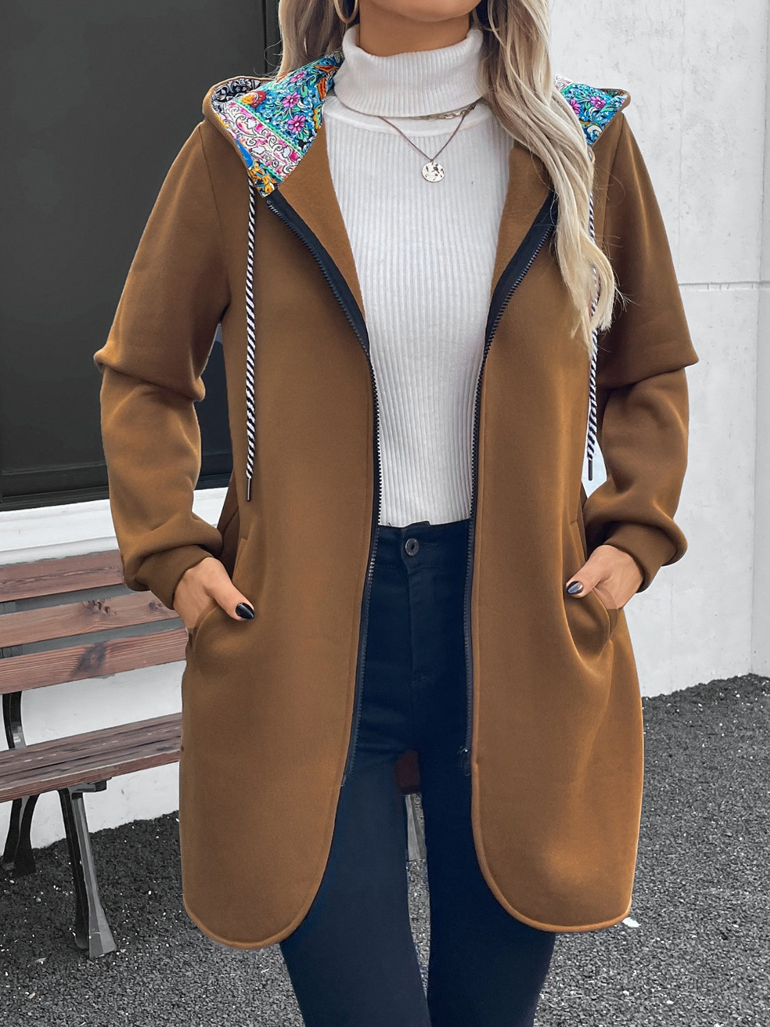 Wanda | Long sleeve outerwear with hood and drawstring and zip fastening
