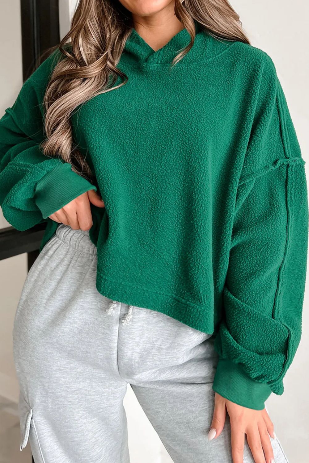 Lucía | Hoodie with exposed seam and long sleeves