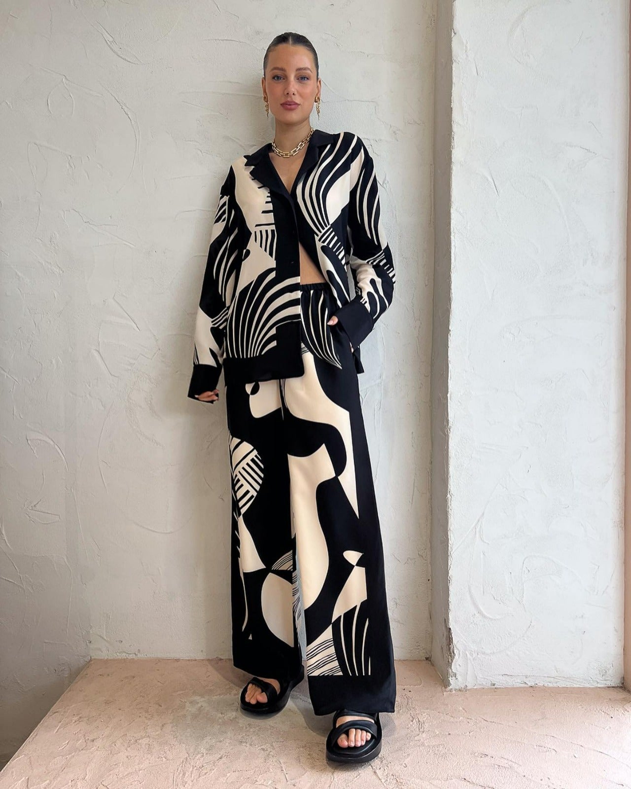 Mariana | Versatile black and white set