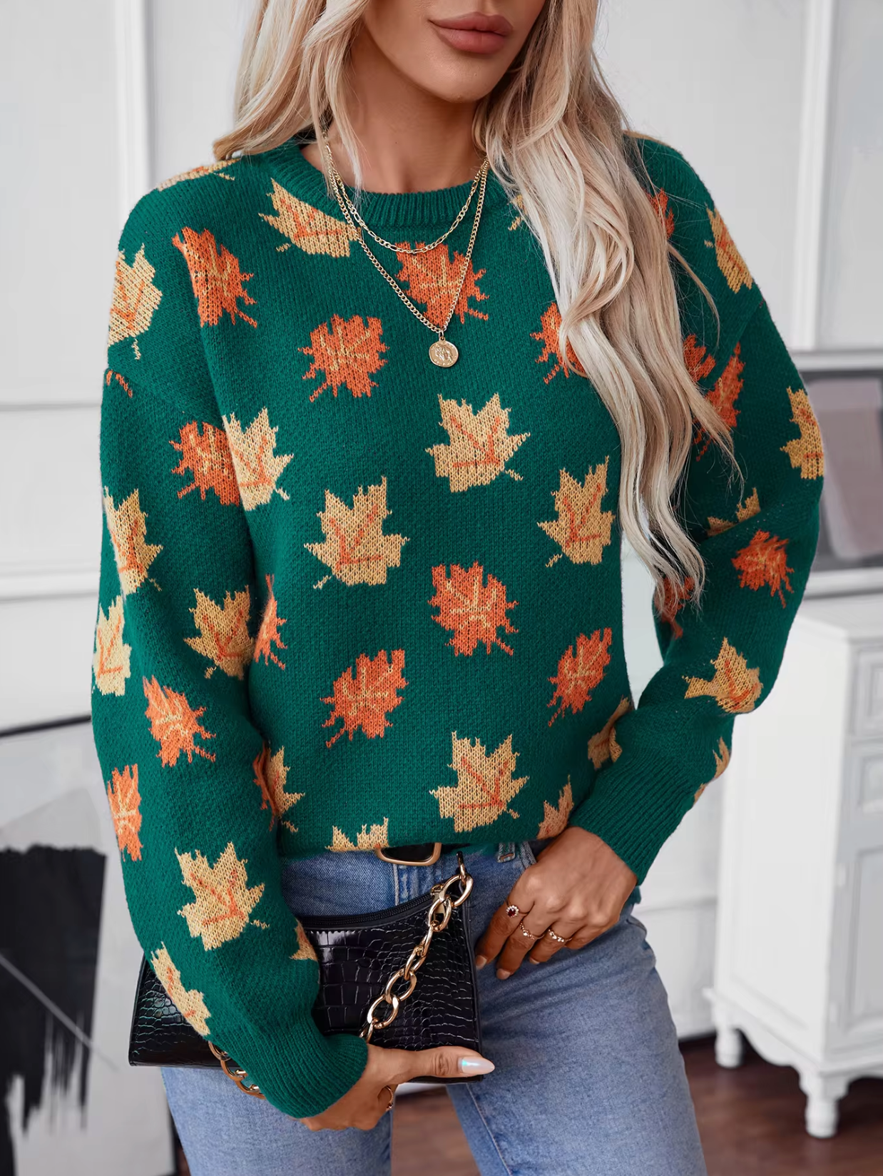 Valentina | Knitted sweater with a maple leaf print