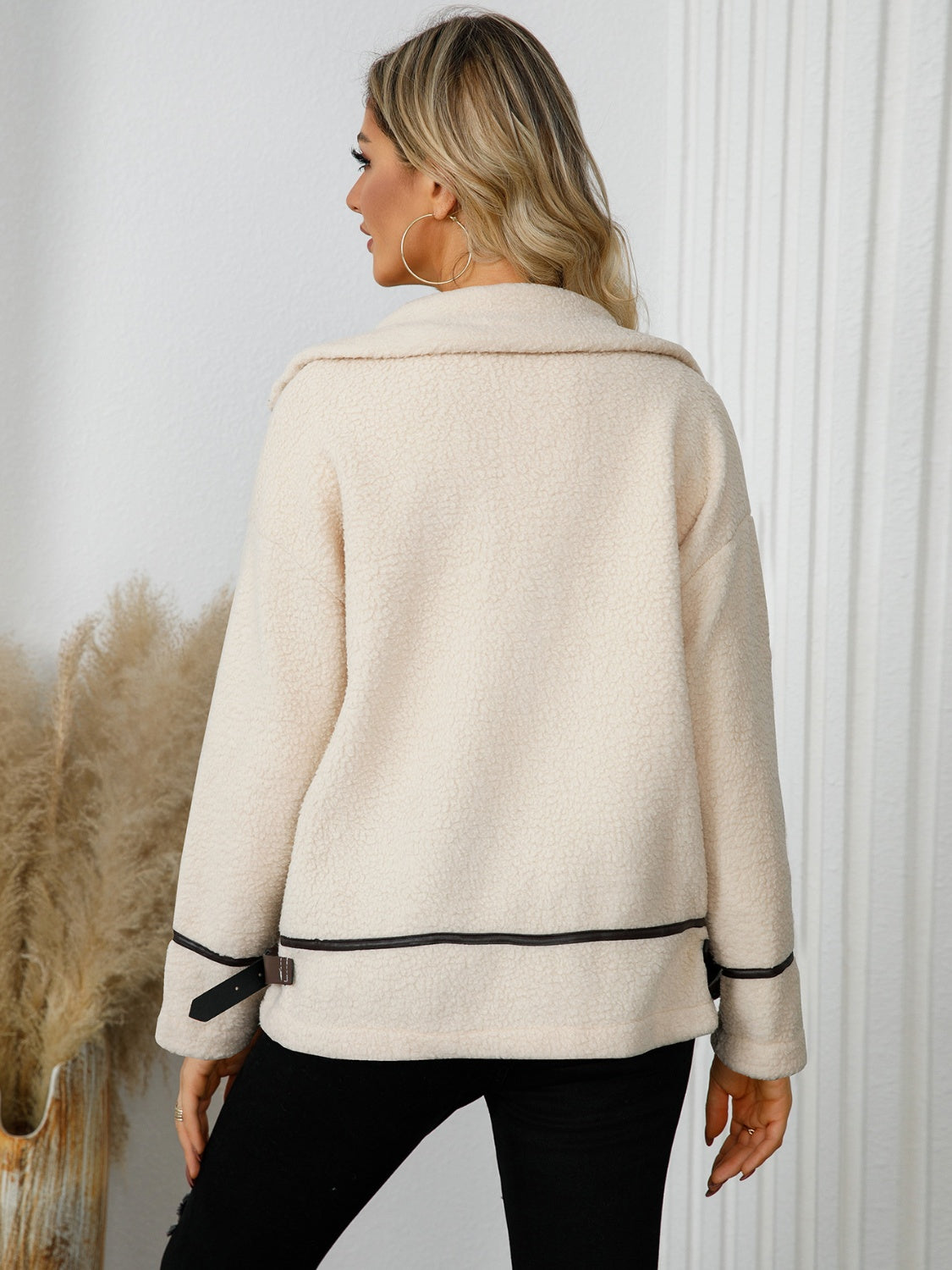 Edith | Jacket with pockets and button placket and collar