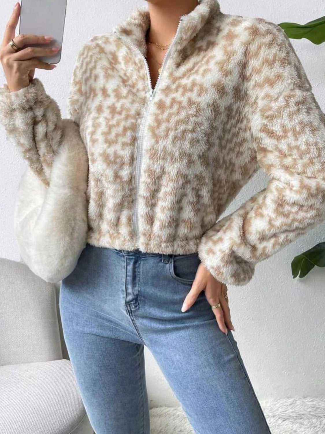 Jenni | Long sleeve fluffy outerwear with zip fastening
