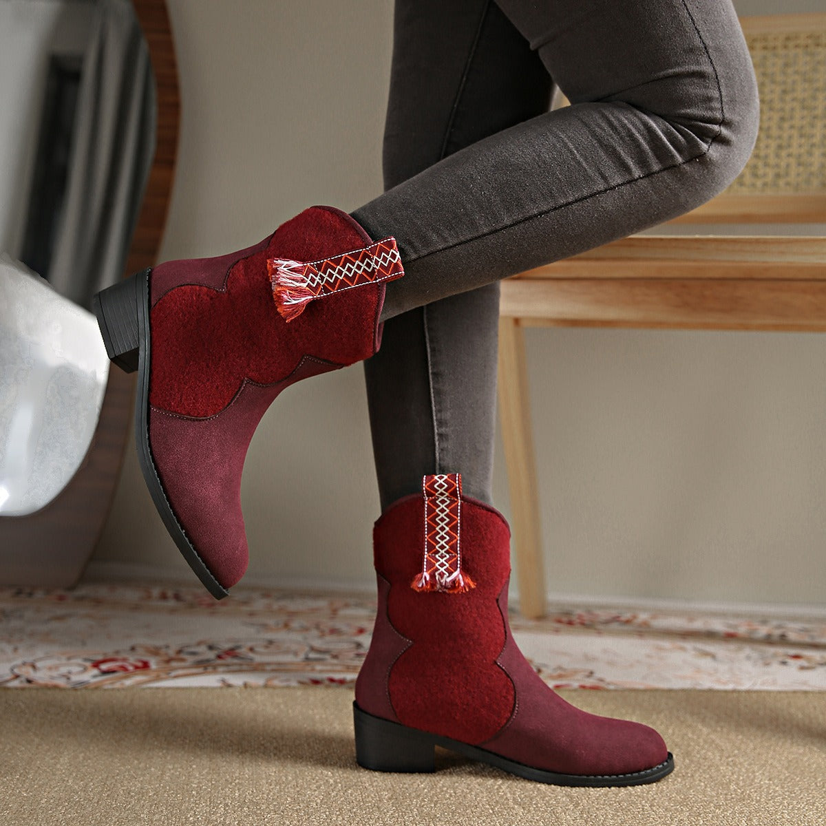 Alba | Suede boots with a pointed toe and block heel