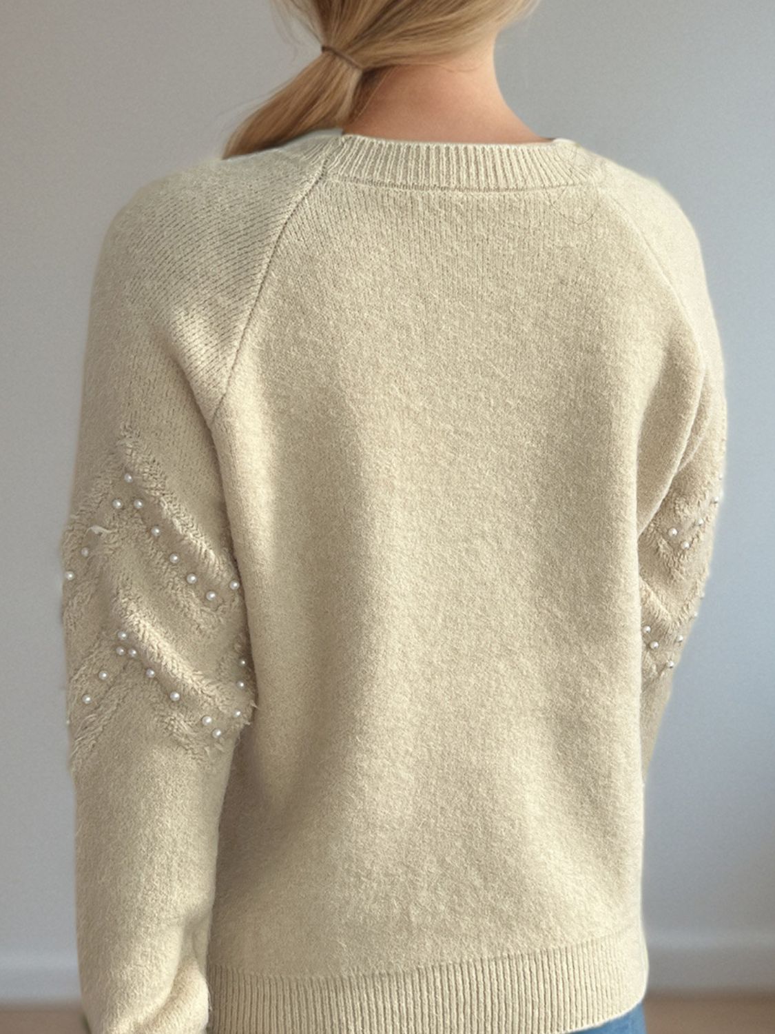 Concepcion | Round neck sweater with raglan sleeves and pearl trim