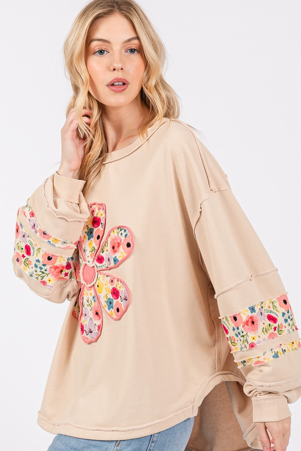 Octavia | SAGE + FIG long-sleeved sweatshirt with daisy patch appliqué
