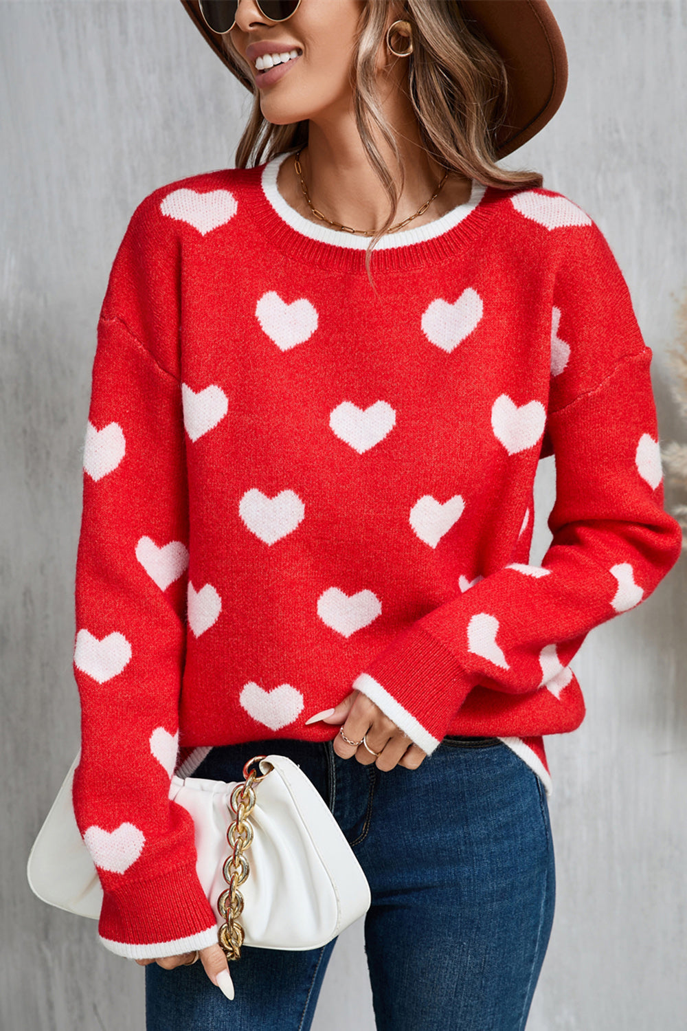 Lilli | Round neck sweater with contrast trim and heart pattern