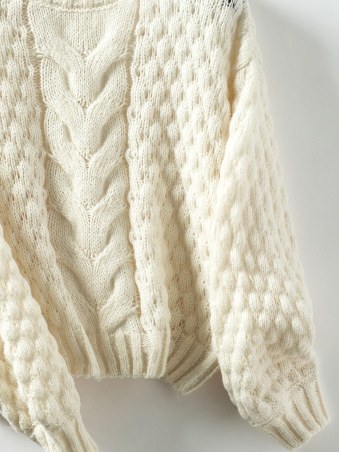 Otilia | Long-sleeved cable-knit sweater with a crew neck