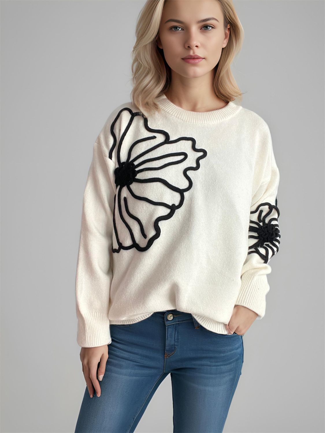 Gerda | Long-sleeved sweater with a floral crew neck