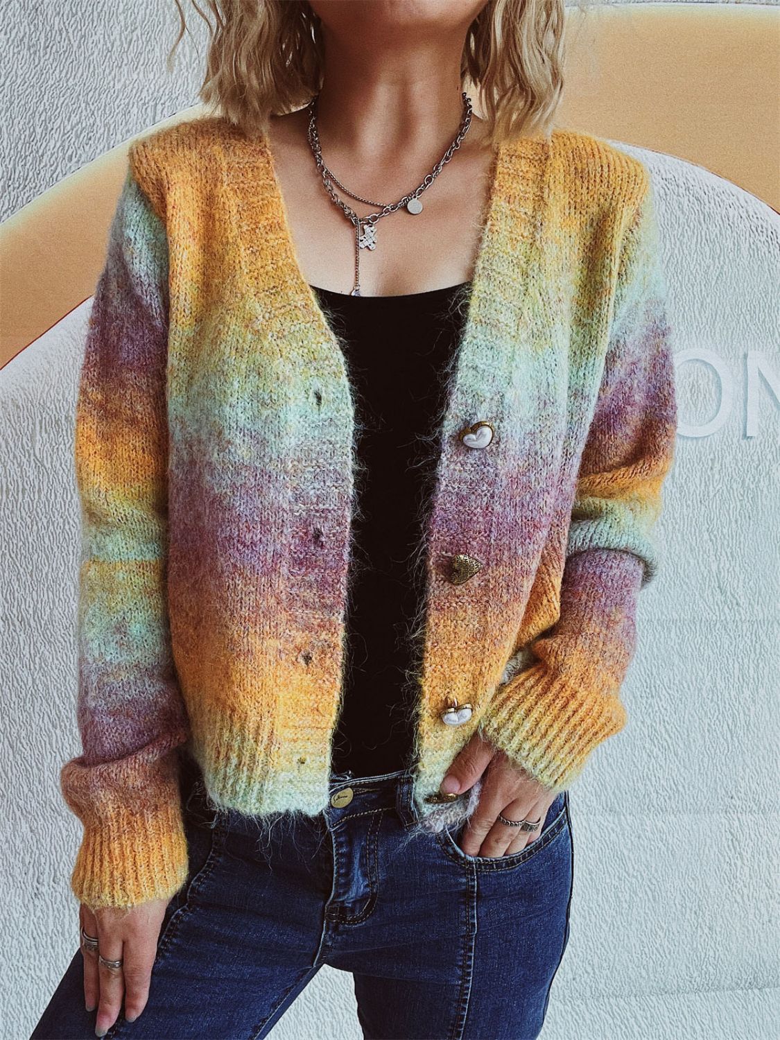 Estela | V-neck cardigan with gradient heart-shaped buttons