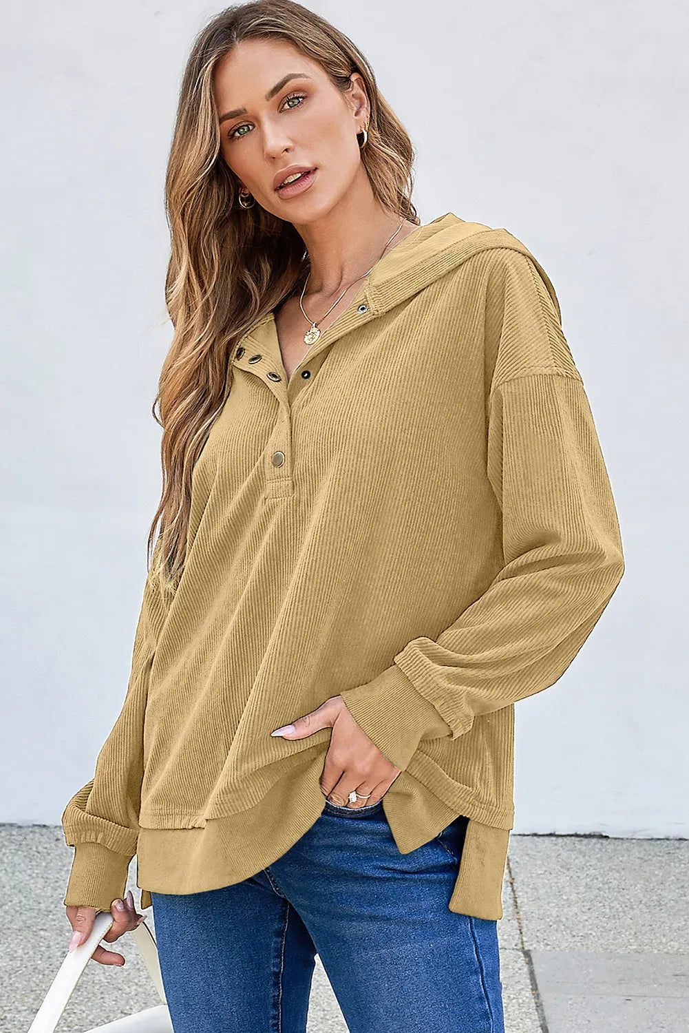 Elena | Hoodie with a half-length snap fastening and low shoulders