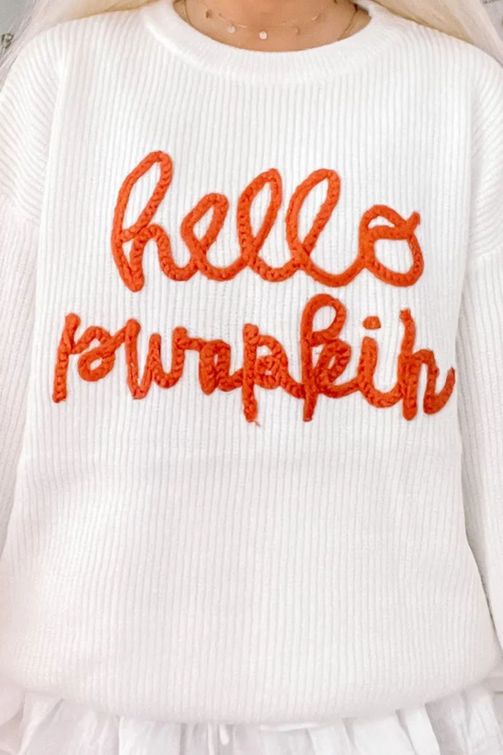 Greta | Long-sleeved sweater with a contrasting letter crew neck