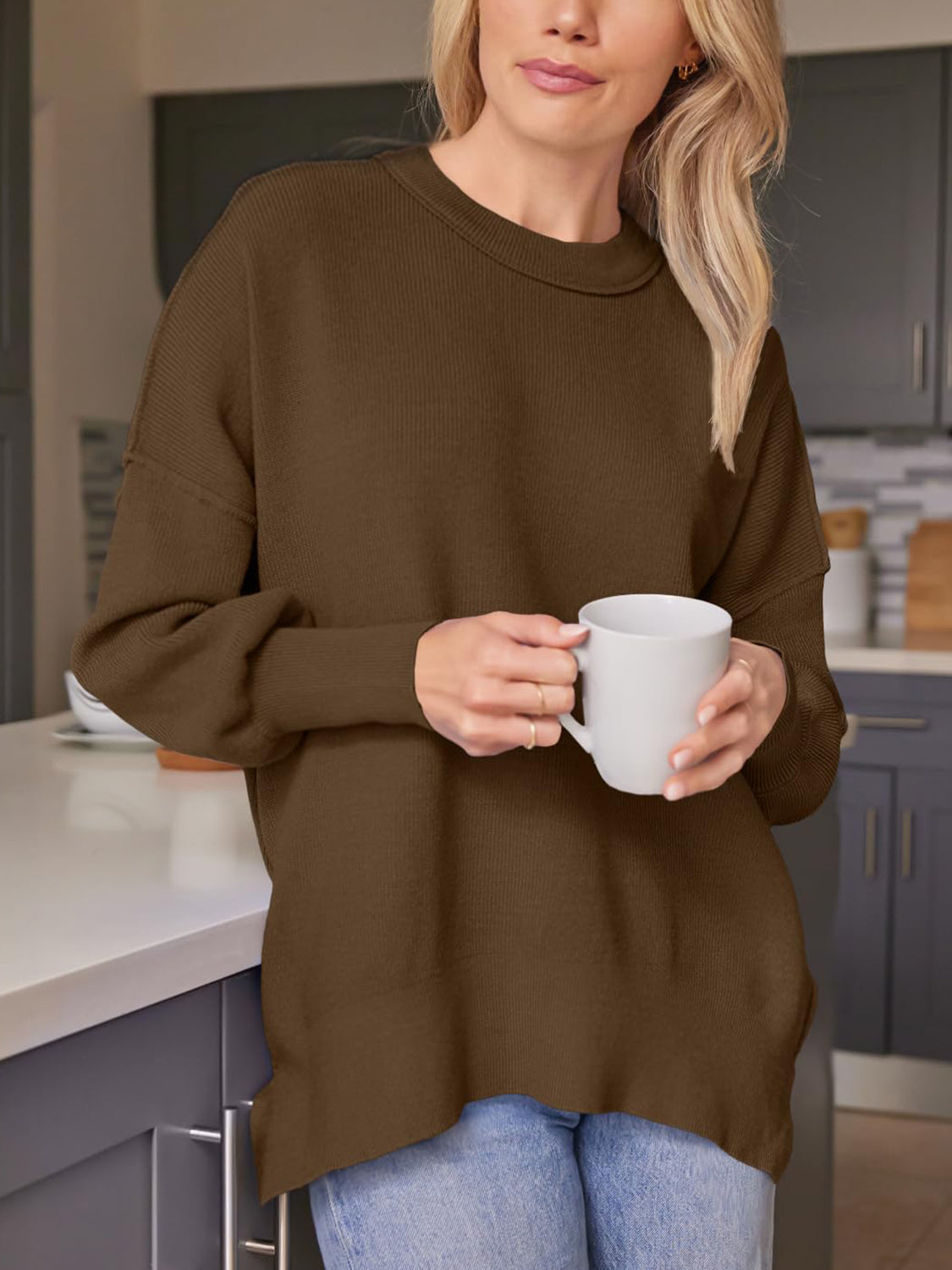 Evelyn | Slit sweater with a crew neck and dropped shoulders