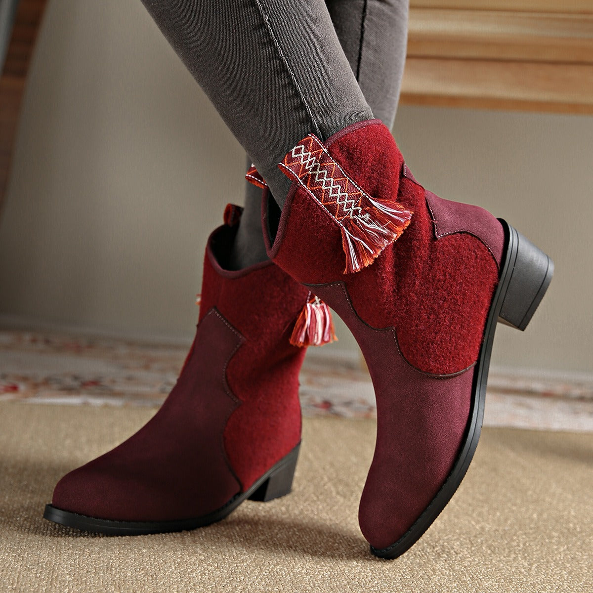 Alba | Suede boots with a pointed toe and block heel