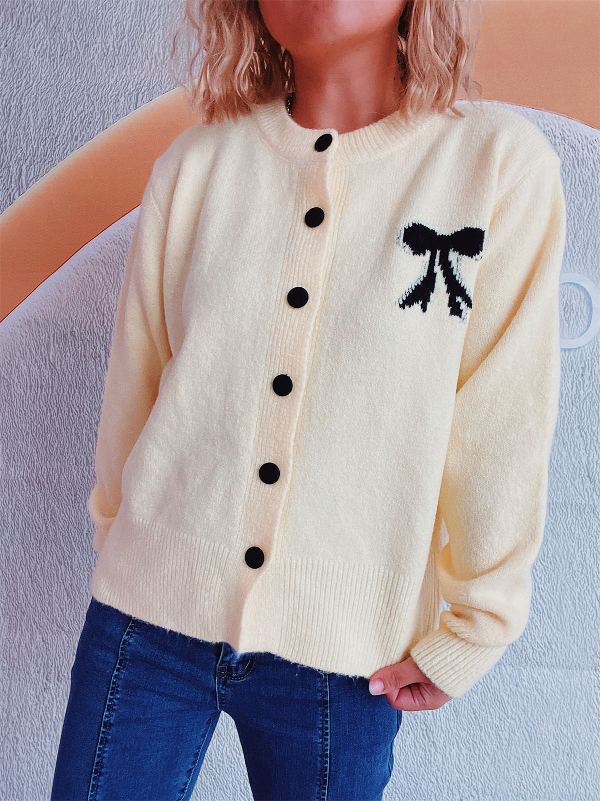 Beate | Long-sleeved cardigan with bow and round neckline and buttons